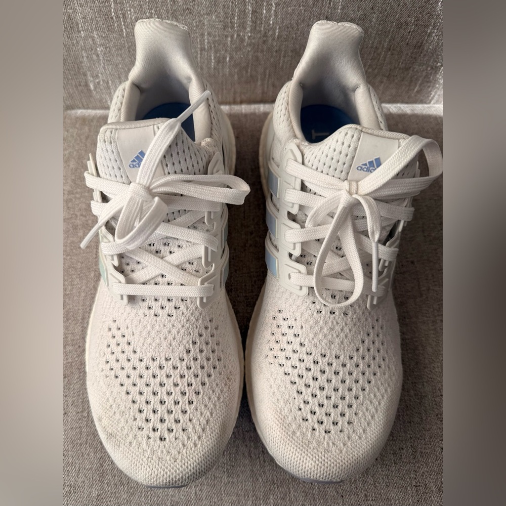 Adidas Ultraboost 1.0 
Cloud White, Blue Spark 
W 8.5
Great condition